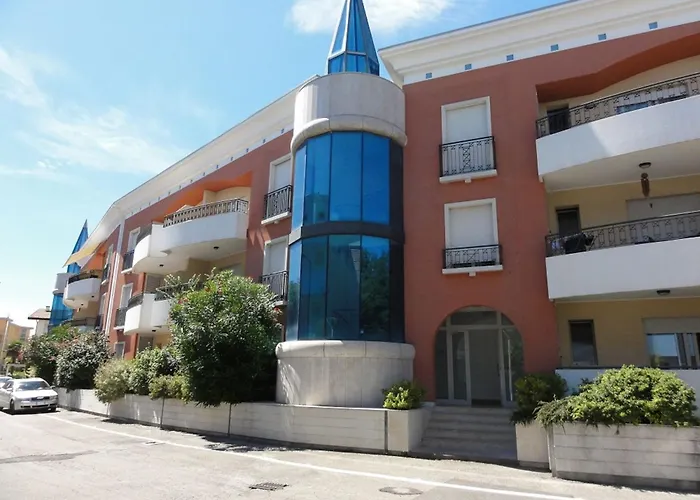 Modern With Terrace 比比翁